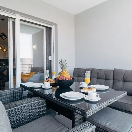 Apartment Fuer 5 Personen In Okrug Gornji, Dalmatien
